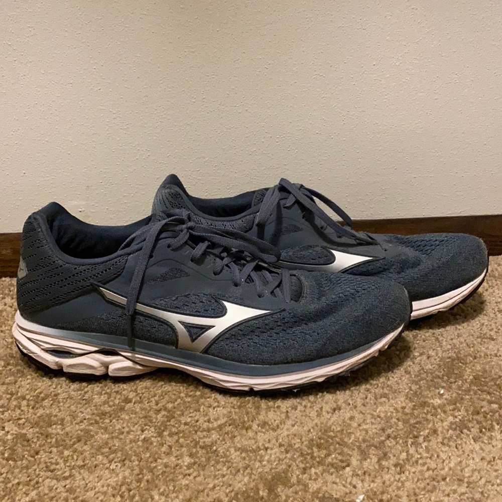 Mizuno Men’s Wave Rider 23 Running Shoe